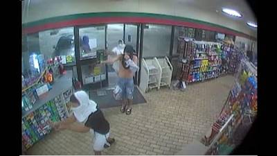 Video: Armed robbers swarm cash register at Osceola County 7-Eleven - clickorlando.com - state Florida - county Osceola