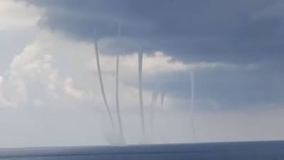 Six waterspouts filmed swirling at once in Gulf of Mexico - fox29.com - Usa - city Orlando - Mexico - county Gulf
