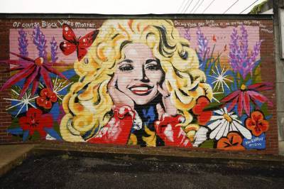 Dolly Parton - Mural highlights Dolly Parton's Black Lives Matter quote - clickorlando.com - state Tennessee - city Nashville, state Tennessee