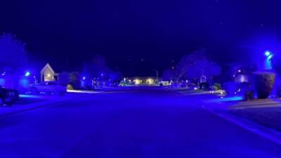 Nevada neighborhood lights up in blue to support law enforcement - fox29.com - state Nevada