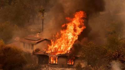 'Historic in nature:' Some California fires scorching earth at 1,000 acres an hour - fox29.com - Usa - state California - city Sacramento