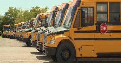 Louis Riel School Division increases number of school buses to ensure student safety - globalnews.ca