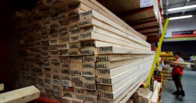 Canadian lumber shortage puts strain on building industry - globalnews.ca