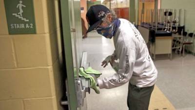 Parents struggle as schools reopen amid coronavirus surge - fox29.com - state Colorado - parish East Baton Rouge