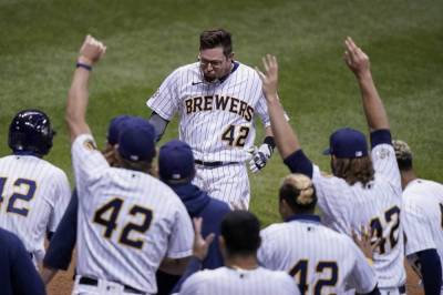Josh Bell - Josh Hader - Sogard bails out Hader, lifts Brewers with 1st walkoff HR - clickorlando.com - city Milwaukee
