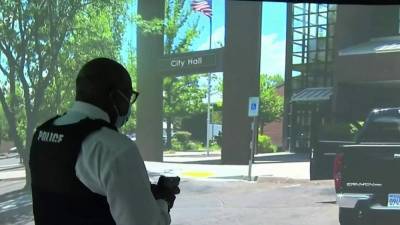 Citizen Review Board tests new Orlando police training simulator - clickorlando.com - county Hall