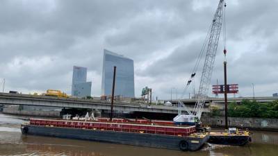 I-676 reopens after tugboats free barge wedged underneath Vine Street Expressway bridge - fox29.com