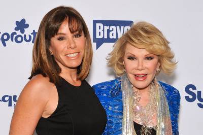 Melissa Rivers Says Her Mom Joan Rivers Would Be ‘So Happy’ Wearing A Mask During Coronavirus Pandemic: ‘It Hides A Multitude Of Flaws’ - etcanada.com