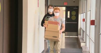 Coronavirus: Calgary post-secondary students move into reduced-capacity dorms - globalnews.ca