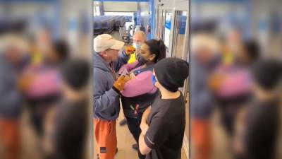 Maskless man at Walmart in Alaska throws tantrum, screams at employees for 'taking away' his rights - fox29.com - city Anchorage, state Alaska - state Alaska