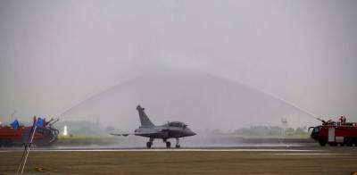 Rajnath Singh - India adds 5 French-made fighter jets in military upgrade - clickorlando.com - China - city New Delhi - India - region Ladakh