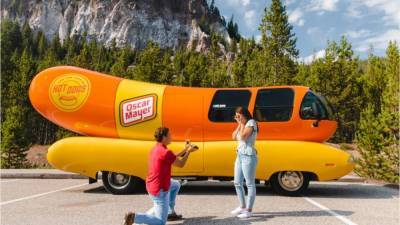 Oscar Mayer - ‘Mustard up the courage’: Oscar Mayer offers iconic Wienermobile for a memorable proposal — for free - fox29.com - Los Angeles