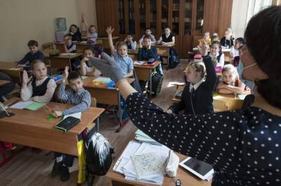 Russian schools reopen with masks, class limit precautions - clickorlando.com - Russia - city Moscow