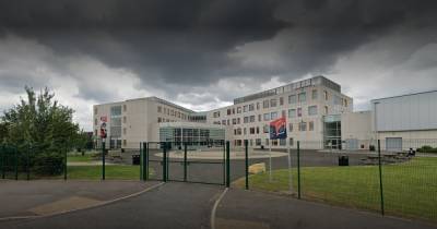 Entire year self-isolating after Salford pupil tests positive for Covid-19 - manchestereveningnews.co.uk - county King William