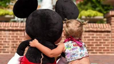 Toddler with spina bifida goes viral using Star Wars walker around Disney World - clickorlando.com - state Florida