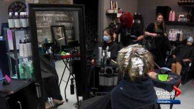 COVID-19: Calgary hair salon cutting social distancing citing ‘provincial double-standard’ - globalnews.ca
