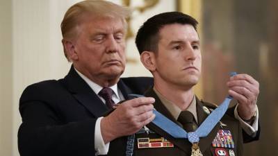 Donald Trump - President Trump bestows Medal of Honor on soldier for role in hostage rescue - fox29.com - Usa - Iraq - Washington - Isil