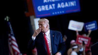 Donald Trump - Trump holds indoor rally defying Nevada governor, COVID-19 guidelines - fox29.com - Usa - state Nevada - city Las Vegas, state Nevada - county Henderson
