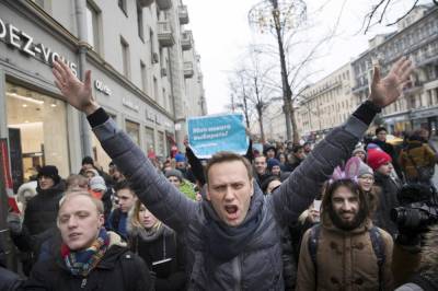 Alexei Navalny - Navalny posts photo of himself online, says he can breathe - clickorlando.com - Germany - Britain - city Berlin - Russia