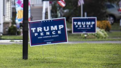 Massachusetts man puts up electric fence to protect Trump 2020 lawn sign - fox29.com - state Massachusets - county Bedford