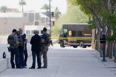 Gunman shot federal officer inspecting car near courthouse - clickorlando.com - city Phoenix