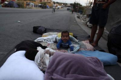 Greek police begin moving asylum-seekers into new camp - clickorlando.com - Greece