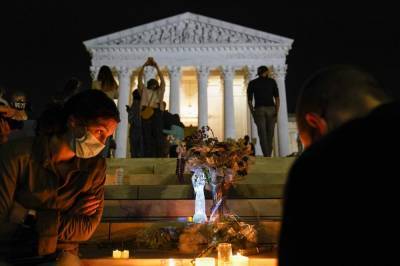 Justice Ruth Bader - Hundreds gather at Supreme Court to mourn Ginsburg's death - clickorlando.com - Usa - Washington