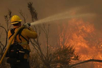 Southern California wildfire grows, burns nature center - clickorlando.com - Los Angeles - state California - city Los Angeles - city San Gabriel