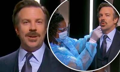 Jason Sudeikis - Jason Sudeikis gets tested for COVID-19 while presenting Emmy Award: 'I think you dented my brain' - dailymail.co.uk