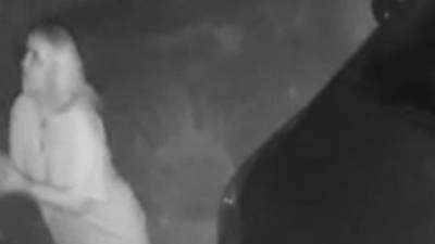 Security camera catches woman stealing ‘Trump 2020’ banner from Long Beach home; running away - fox29.com
