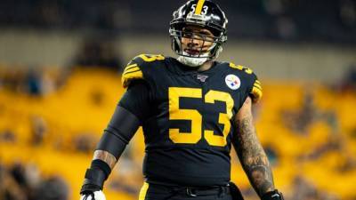 Steelers' Maurkice Pouncey wears name of fallen officer on helmet amid team drama over decal - fox29.com - city Pittsburgh