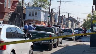 Suspects at large as police clear barricade after shooting in Hunting Park - fox29.com