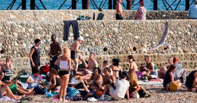 Boris Johnson - Beaches and parks filled with sunseekers despite 'rule of six' coronavirus measures - mirror.co.uk - Britain