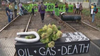 TransMountain pipeline opponents set up rail blockade in Vancouver - globalnews.ca - city Vancouver