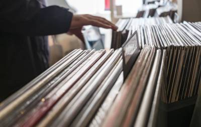Vinyl sales continue to rise in UK despite coronavirus crisis - nme.com - Britain - county Day