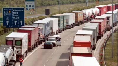 Michael Gove - Leaked Brexit letter warns of 7,000 trucks queuing in Kent with waits of two days - rte.ie - Britain - France - county Kent
