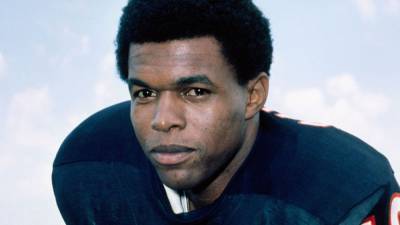 Gale Sayers, Chicago Bears legend and Pro Football Hall of Famer, dies at 77 - fox29.com - city Chicago - state Kansas
