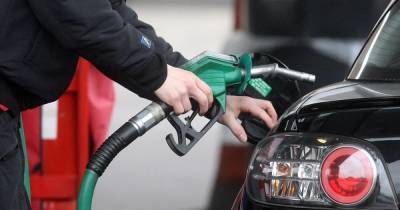 Drivers told to only stop at petrol stations or service stations if they 'really need to' as coronavirus cases rise - manchestereveningnews.co.uk