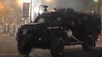 2 police officers shot amid protests in Louisville in stable condition, 1 suspect in custody - fox29.com - state Kentucky - city Louisville, state Kentucky