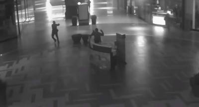 Video: Security guard held at gunpoint during Florida Mall burglary, deputies say - clickorlando.com - state Florida - county Orange