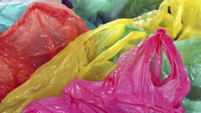 Phil Murphy - NJ lawmakers pass plastic, paper carryout bag ban - fox29.com - state New Jersey