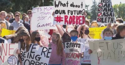 Public Health - Lethbridge - Coronavirus: Students protest Lethbridge School Division decision to delay sports - globalnews.ca