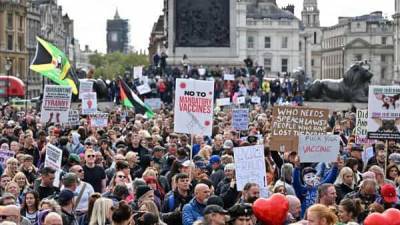 Thousands flout COVID-19 curbs during anti-lockdown rally in London - livemint.com - city London