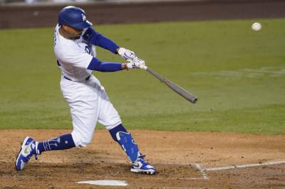 Betts leaves Dodgers game after being hit by pitch - clickorlando.com - Los Angeles - city Los Angeles
