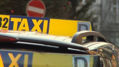 Cork taxi drivers in protest through city centre - rte.ie - Ireland - city Cork