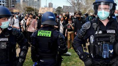 Covid-19: Indian cases surge, Melbourne protesters arrested - rte.ie - Usa - India - Australia - Brazil