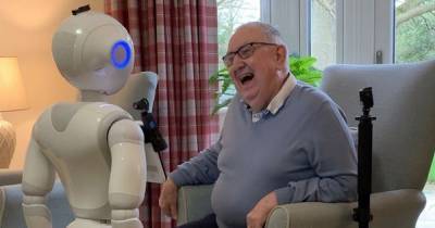 Robots found to improve mental health and loneliness in elderly people - mirror.co.uk - Britain