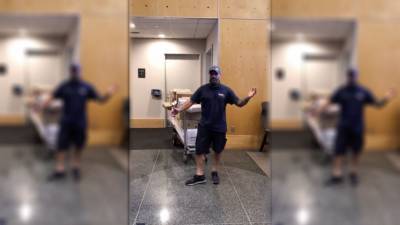 ‘FedEx Rockstar’: Delivery man serenades Boston caregiver with operatic performance - fox29.com - city Boston