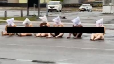 Daniel Prude - Naked protesters wear 'spit hoods' outside Rochester police building - fox29.com