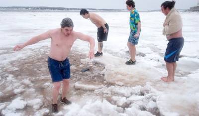 Polar bear swimmers encouraged to take icy dip at home amid pandemic - globalnews.ca - county Lake - county Ontario